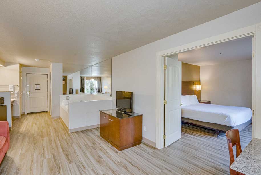 Deluxe Spa King Suite